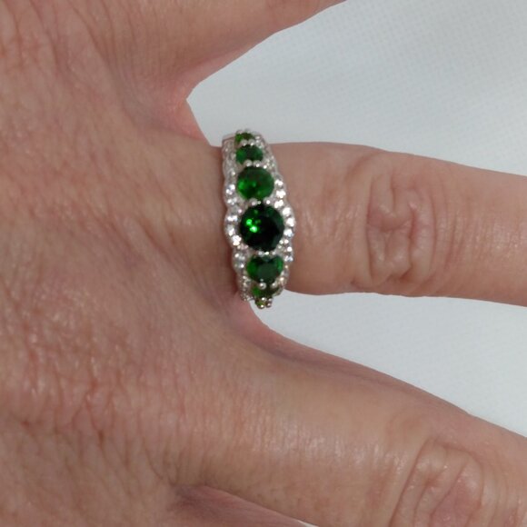 Beautiful Russian chrome diopside band ring - Picture 2 of 9